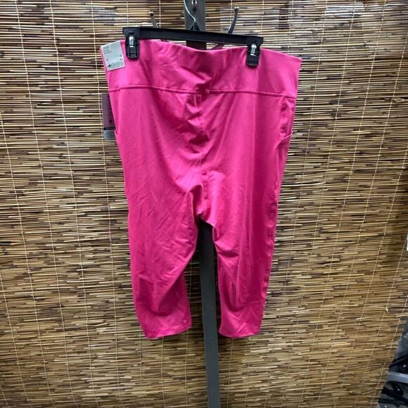 ID Ideology Plus Size Cropped Leggings - Fiery Pink Size 3X - Picture 3 of 3